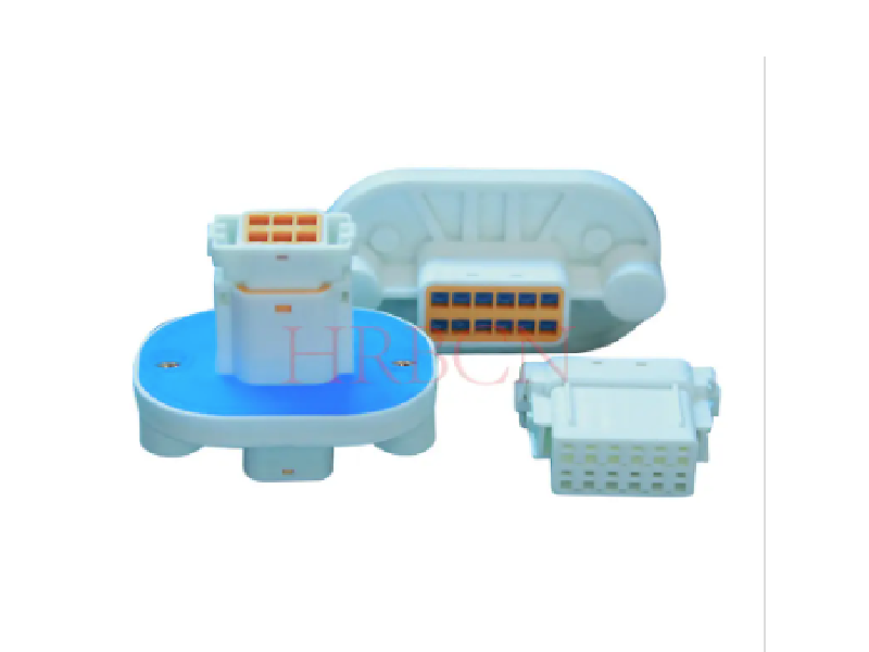 Vodotěsný konektor IP67 pro montáž na panel s roztečí 3,0 mm pro průmyslová zařízení