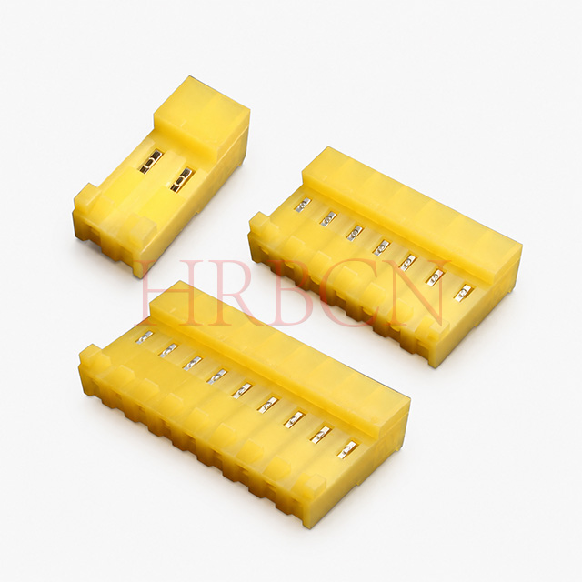 Uzavřený konektor IDC s polarizačními výstupky M7060R-NCR